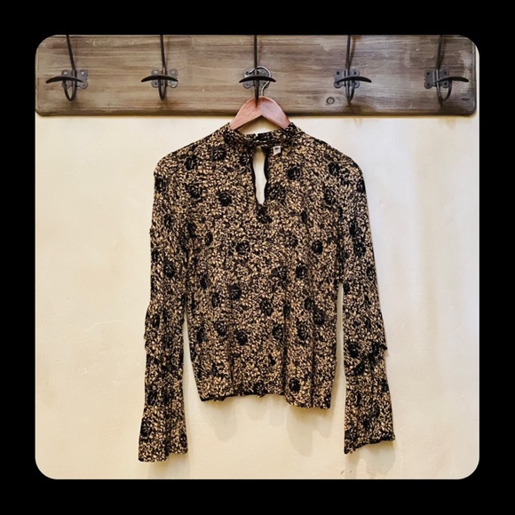 πͺΆ3/$35 Boho Double Ruffle Bell-Sleeve Keyhole Black & Tan Floral Print Blouse-S - Picture 1 of 14
